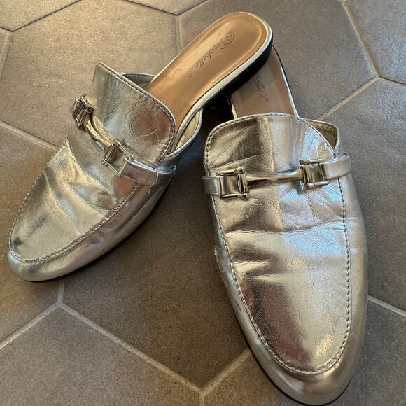 Breckelle's Shoes - Breckelle's Women's Silver Slides Size 8